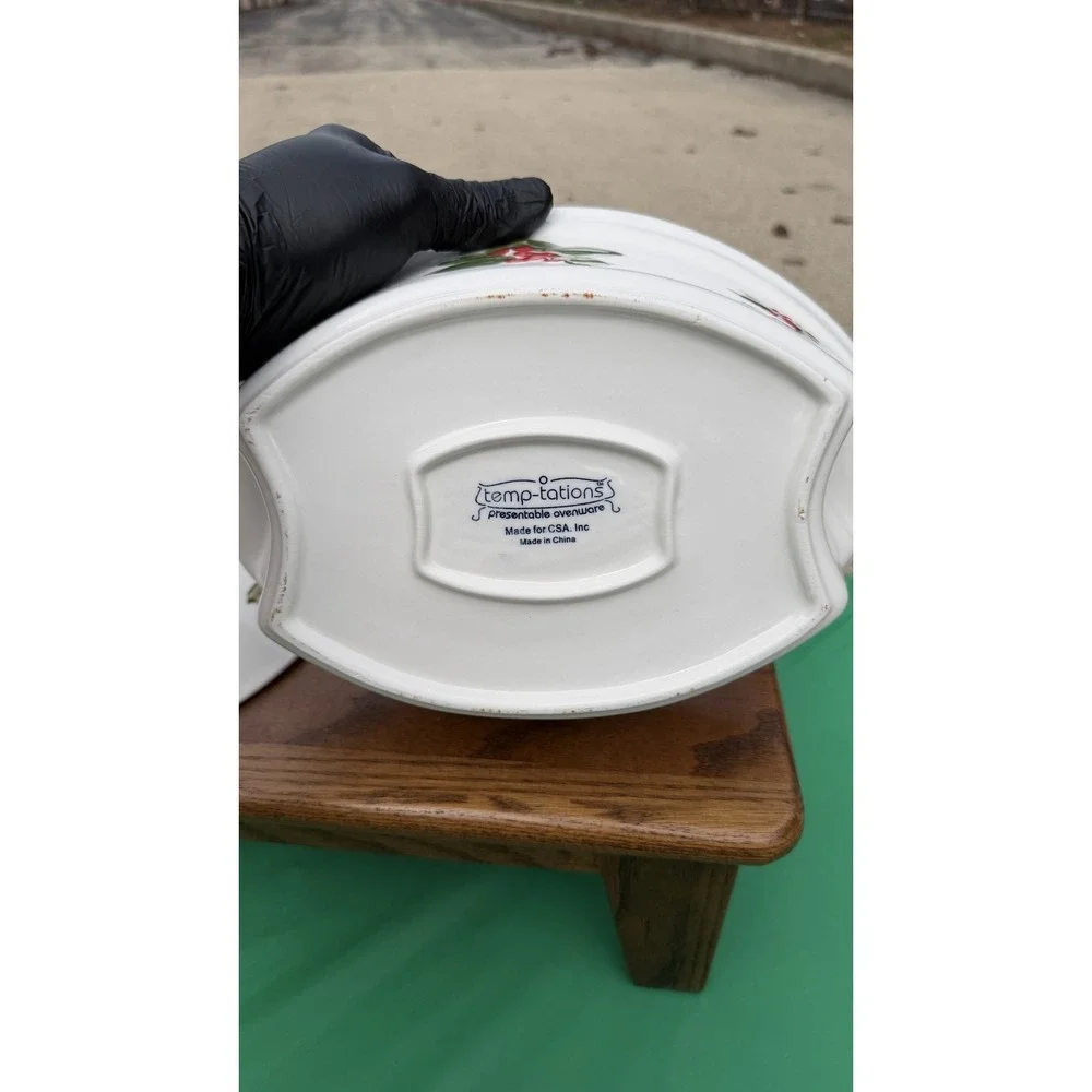 Temp-tations Oval‎ Casserole Dish w/ Lid Holly Berry Presentable Ovenware